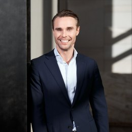 商务部新闻发言人就中方在世贸组织起诉加拿大钢铁等产品进口限制措施答记者问